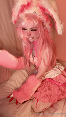 1092669978_omg-pink-hair-delphine-is-back_0.mp4