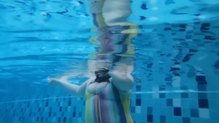 10055929_exclusive-rear-view-of-my-fat-body-underwater_0.mp4