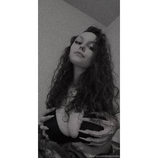 2021-12-12 There back 😈go give my new video some love on ph 😚-2300415656.jpg