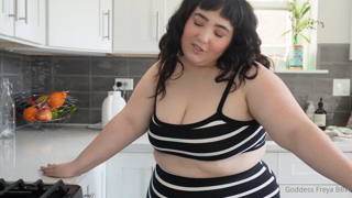1114721333_two-fatties-growing-fatter-mutual-gain-well-it-was-only-a_0.mp4