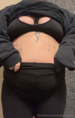 1586796282_do-you-think-youd-be-able-to-tell-my-belly-was-so-round-fro_0.mp4