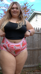 1474985643_which-is-your-favorite-pink-strawberries-or-cheetah-shorts_18.mp4