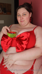526470941_giantess-vore-snack-time_0.m4v