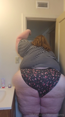 1159001090_oh-nooo-i-m-too-fat-to-get-through-the-door_1.mp4