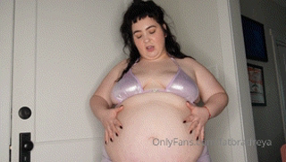 1068434275_making-you-fat-like-me-i-m-fat-and-hot-and-honestly-i-thi_2.mp4