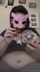 1935014770_chocolate-cake-for-2-yeah-right-not-for-meeee-watch-me_0.mp4