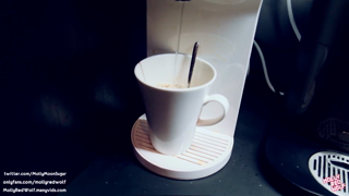 MollyRedWolf - Sex after morning coffee.Cuming twice - ManyV.mp4