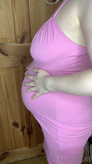 704724378_16wk-measuring-cum-see-how-huge-this-16week-pregnant-belly-i_0.m4v
