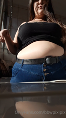 67893754_popping-my-belt-2_0.mp4