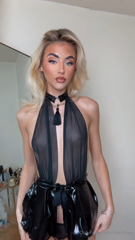 1026701629_do-you-like-my-new-outfit_0.mp4