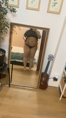 967038168_mirror-mirror-on-the-wall-whos-the-thickest-of-them-all_0.mp4