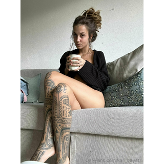 buenos días desde mi nuevo sofá 🌚   good morning from my new.._1_ce18.jpg