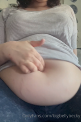 283542691_play-with-my-belly_0.m4v