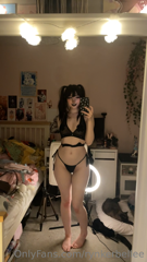 603423601_ignore-the-mess-focus-on-the-goth-girl-p_0.m4v