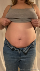 851291646_day-29-tight-as-a-drum-after-eating-you-can-see-how-shiny_0.mp4