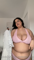 113918987_help-me-pick-a-brunch-outfit_0.m4v