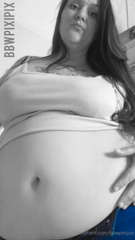 1437814617_blue-jeans-and-a-big-soft-fat-belly-play_0.mp4