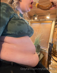 360326097_anyone-ready-to-see-a-fat-girl-deepthroat-a-giant-pretzel_0.m4v