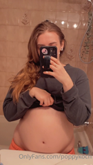 580775224_found-out-i-could-do-this-tonight-scroll-for-a-jiggle-a_1.mp4