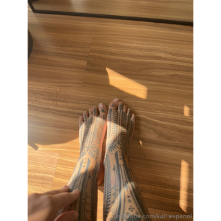 pensais que tengo unos pies bonitos_ 🫣do you like my feet_ 🫣_1_f471.jpg