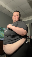 1621606768_i-just-love-showing-off-my-big-belly-to-yall_2.mp4