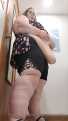 363548805_belly-from-below-don-t-i-look-gigantic-above-you-my-legs_0.m4v