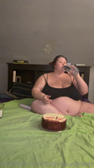 691590113_part-1-of-cake-stuffing-god-i-got-so-messy_0.mp4