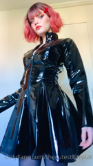 526563572_i-look-like-im-straight-out-of-blade-runner-in-this-shiny_0.m4v