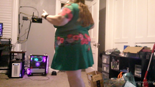 598414546_dancing-in-green-dress-to-the-interrupters-b_0.m4v