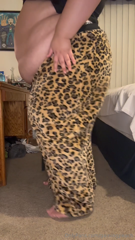 1462020370_admiring-and-jiggling-my-massive-body-until-im-out-of-breat_0.mp4