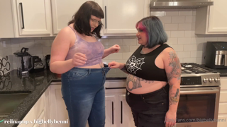 506504399_trying-on-each-others-jeans-with-reiinapop_0.m4v