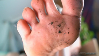 kindly asking to clean my dirty feet with your wet tongue.mp4