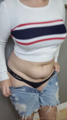 769363303_onlyfans-exclusive-trying-on-some-old-clothes-i-love-how_0.m4v