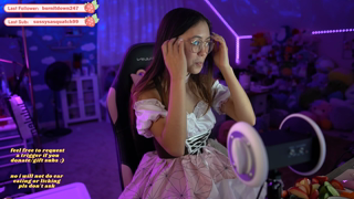 [Tiptoe] Talks about Onlyfans - Do you want me to sit here and explain to my Mom what an Onlyfans is.webm