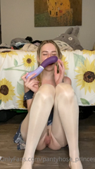 154084928_first-masturbation-in-my-new-nylons_0.m4v