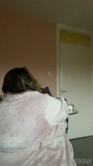 504715676_big-fat-slob-messy-eating-with-bum-bounces-boob-wobbles_0.m4v