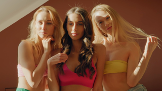 sensuallove.22.10.14.kelly.collins.nancy.a.and.vanessa.alessia.die.another.day.6k.mp4