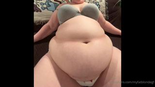 1480667664_fat-girl-gobbles-down-a-family-sized-bag-full-of-chinese-foo_0.mp4
