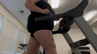 810199923_i-forgot-i-took-this-video-of-me-trying-to-run-on-a-treadmil_0.m4v