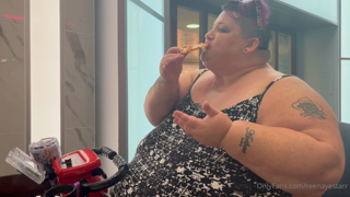 491763373_fun-little-behind-the-scenes-clip-of-me-eating-on-my-scooter_0.m4v