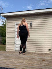 1279034102_as-big-as-the-door-a-little-bit-of-belly-and-bum-too_2.mp4