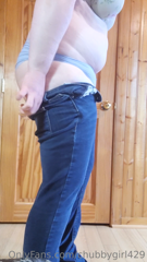 578253812_quick-little-ass-and-thigh-clips-watch-me-struggle-to-put_1.m4v