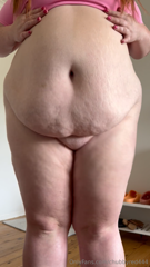 971636309_jiggling-my-thighs-like-this-is-my-favourite-thing-to-do_0.mp4