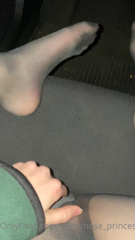 82166020_rubbing-my-pussy-in-the-car_0.m4v