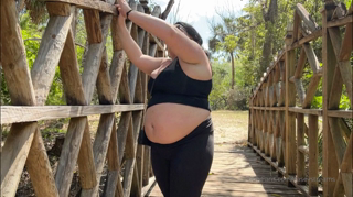 323969589_laurenlushylush-and-i-did-the-fattest-and-sweatiest-workout_4.mp4