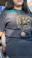 1853467516_enjoying-a-quick-lunch-before-heading-back-to-work-again_0.mp4