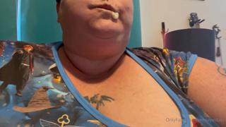 349860839_one-of-my-feeders-has-been-spoiling-me-with-mountains-of-foo_10.m4v