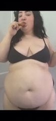 618638257_eating-sweets-jiggling-my-belly-before-going-out-to-dinner_0.mp4