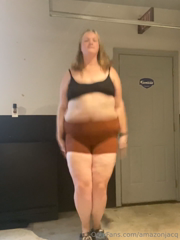 1384508780_jumping-jacks-in-my-little-shorts-see-how-all-this-345lbs_0.mp4