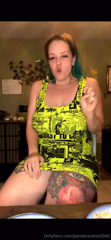1359139123_this-is-what-happens-when-i-get-too-many-gifts-in-a-live-str_0.mp4